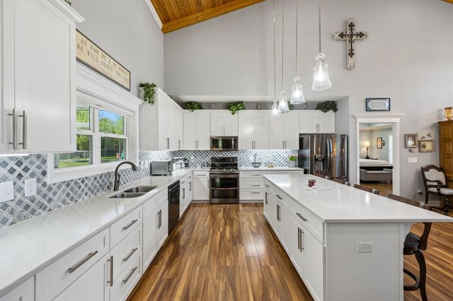 6322 Jim Cummings Hwy, Bradyville, TN 37026