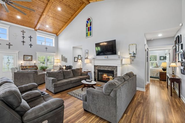 6322 Jim Cummings Hwy, Bradyville, TN 37026