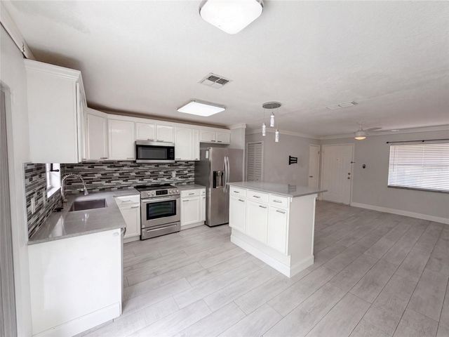 976 LISKEARD AVENUE, Orange City, FL 32763