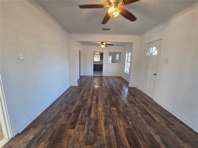 709 E Caesar Ave, Kingsville, TX 78363