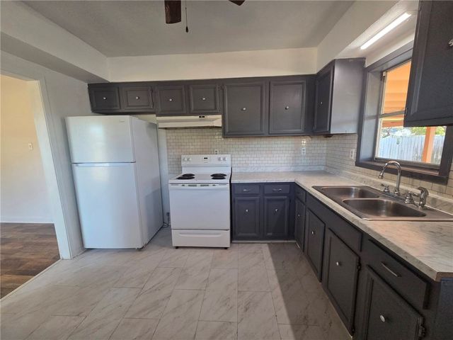 709 E Caesar Ave, Kingsville, TX 78363