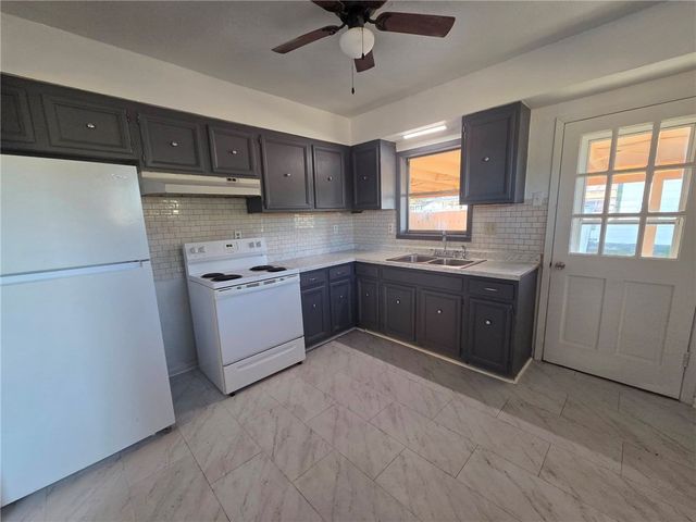 709 E Caesar Ave, Kingsville, TX 78363