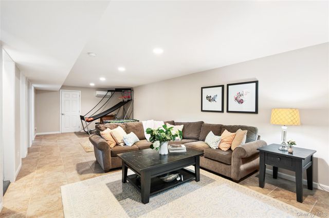 180 S Fairview Avenue, Montauk, NY 11954