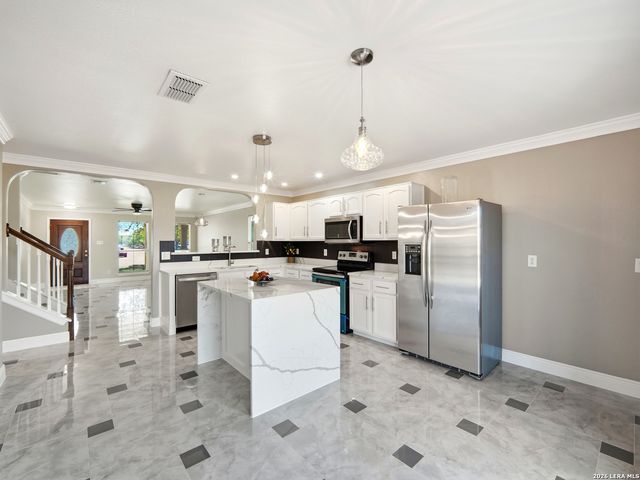 8903 Scarlet Crk, Universal City, TX 78148