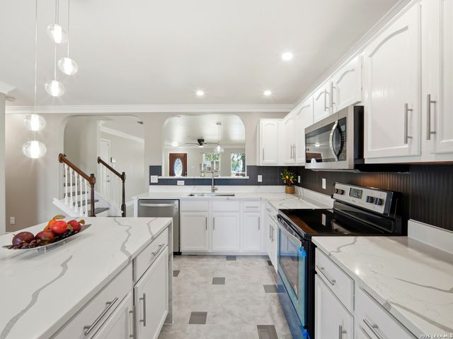 8903 Scarlet Crk, Universal City, TX 78148