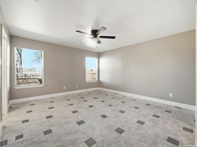 8903 Scarlet Crk, Universal City, TX 78148