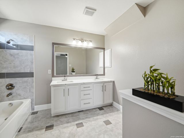 8903 Scarlet Crk, Universal City, TX 78148