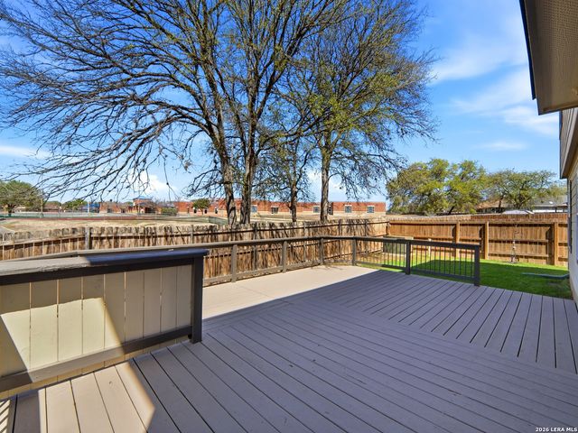 8903 Scarlet Crk, Universal City, TX 78148