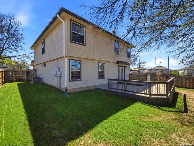 8903 Scarlet Crk, Universal City, TX 78148