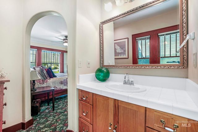 916 Hankins Rd N, Twin Falls, ID 83301