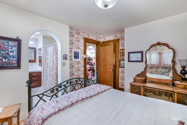 916 Hankins Rd N, Twin Falls, ID 83301