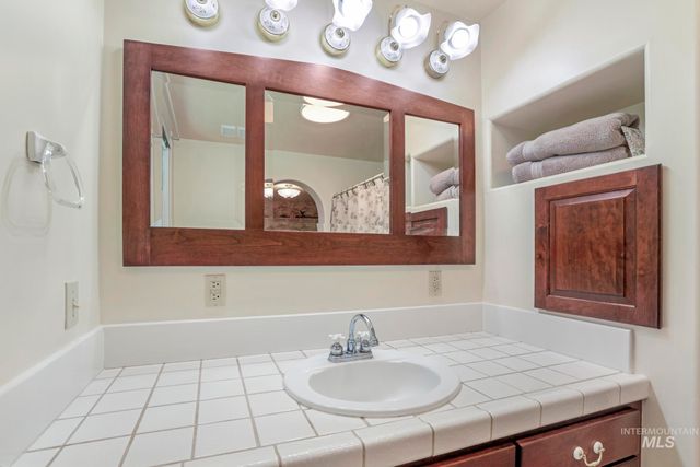 916 Hankins Rd N, Twin Falls, ID 83301