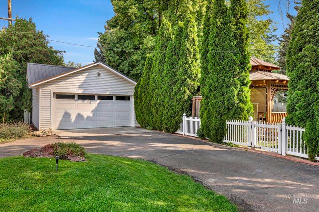 916 Hankins Rd N, Twin Falls, ID 83301