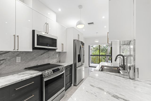 11311 POND VIEW Drive C203, Wellington, FL 33414