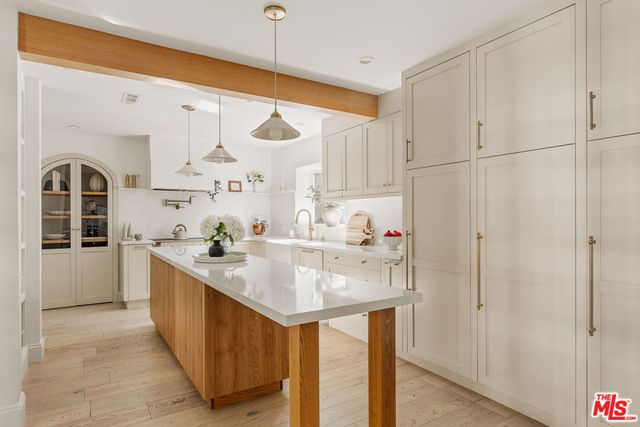 4257 Don Luis Drive, Los Angeles, CA 90008