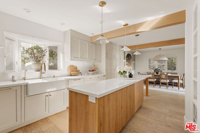 4257 Don Luis Drive, Los Angeles, CA 90008