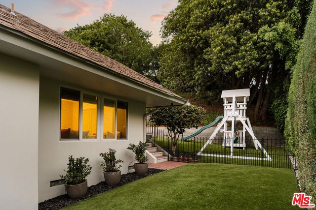 4257 Don Luis Drive, Los Angeles, CA 90008