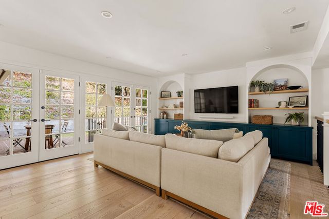 4257 Don Luis Drive, Los Angeles, CA 90008