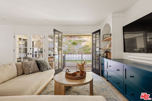 4257 Don Luis Drive, Los Angeles, CA 90008
