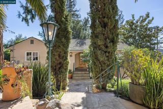 40 Las Palomas, Orinda, CA 94563