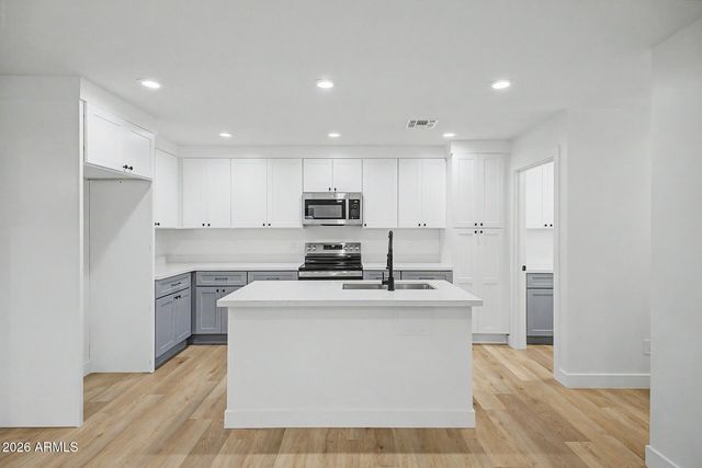 3005 S EDWARD Drive, Tempe, AZ 85282
