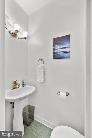 661 F ST NE, Washington, DC 20002