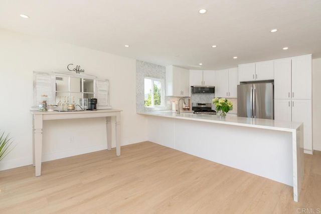 11007 Crystal Springs Rd, Santee, CA 92071