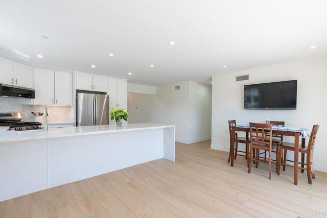 11007 Crystal Springs Rd, Santee, CA 92071