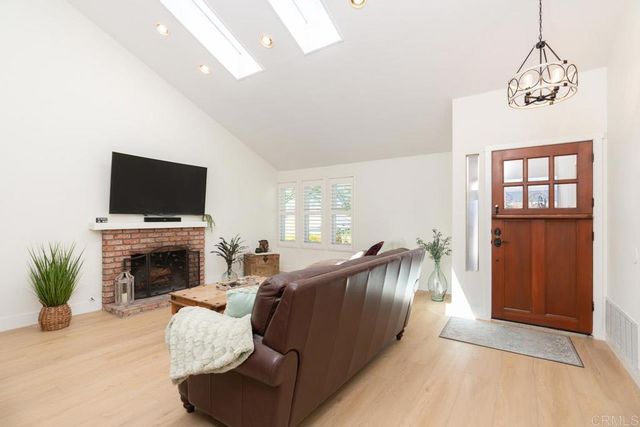 11007 Crystal Springs Rd, Santee, CA 92071