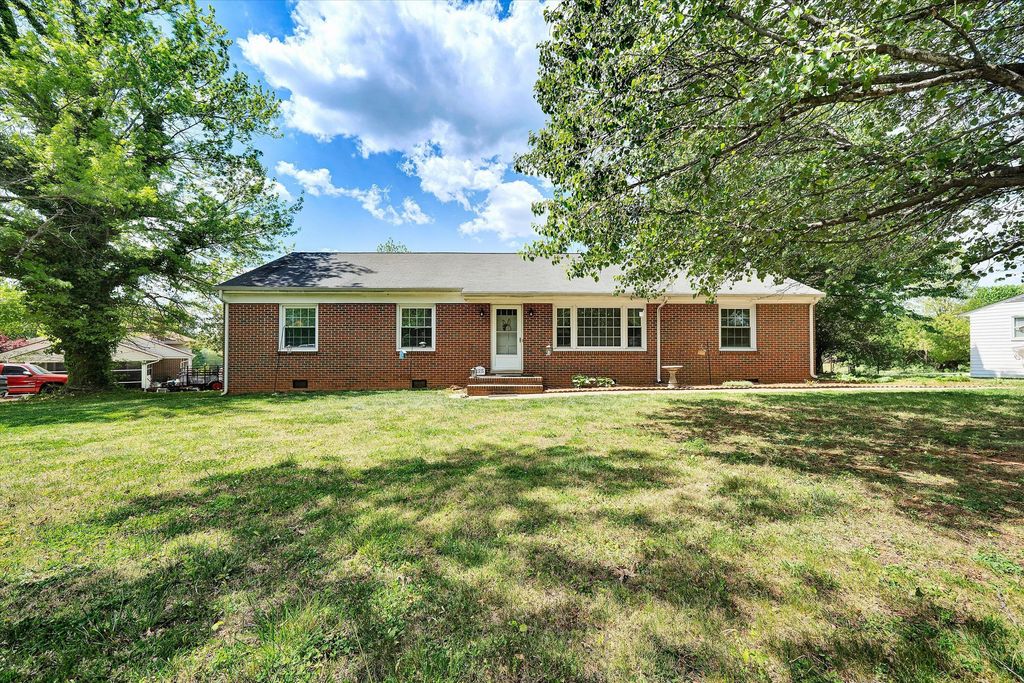 225 ARTHUR CIR, Ferrum, VA 24088