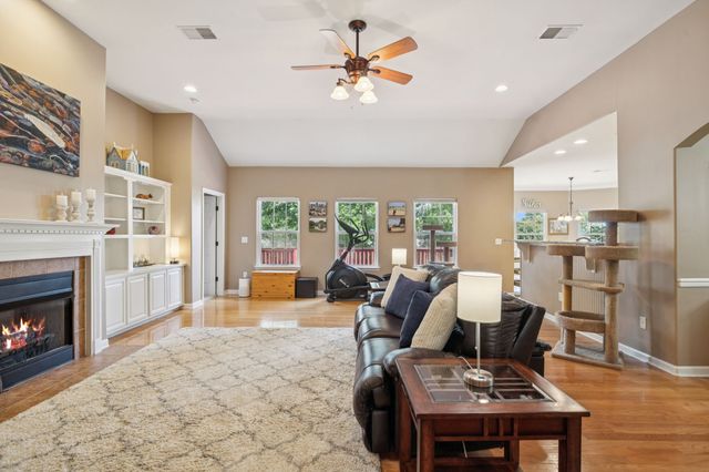 1826 Nantes Ct, Spring Hill, TN 37174