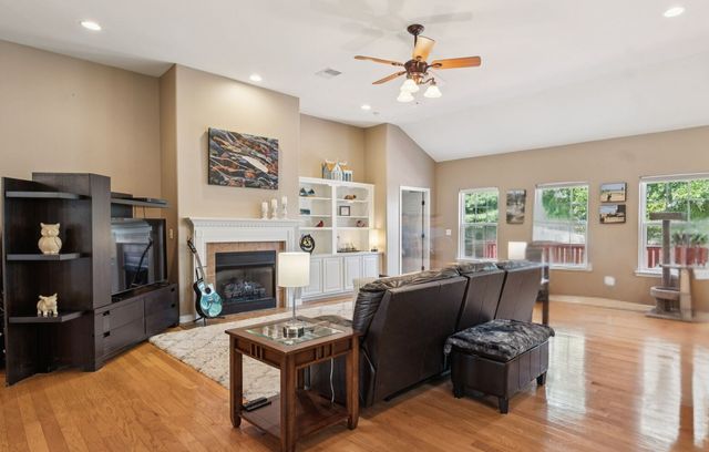 1826 Nantes Ct, Spring Hill, TN 37174