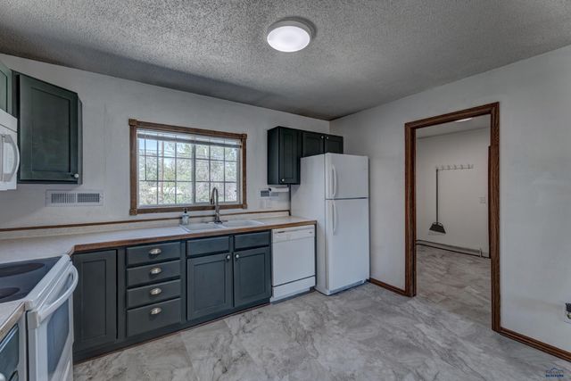 142 E MONTANA, Rapid City, SD 57701