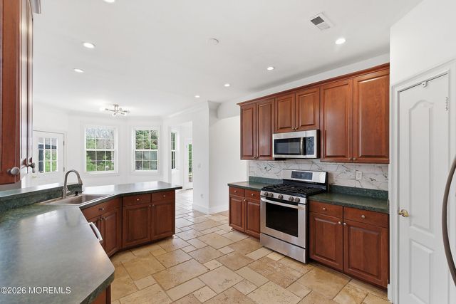 17 Meadow Run Court, Jackson, NJ 08527