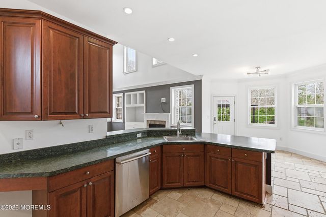 17 Meadow Run Court, Jackson, NJ 08527