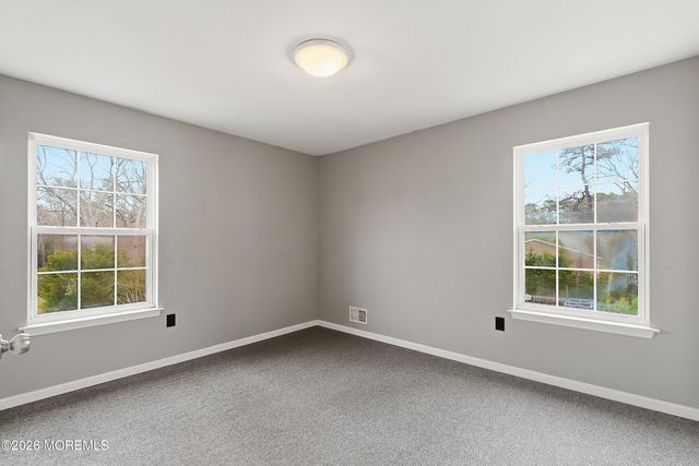 17 Meadow Run Court, Jackson, NJ 08527