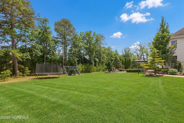 17 Meadow Run Court, Jackson, NJ 08527