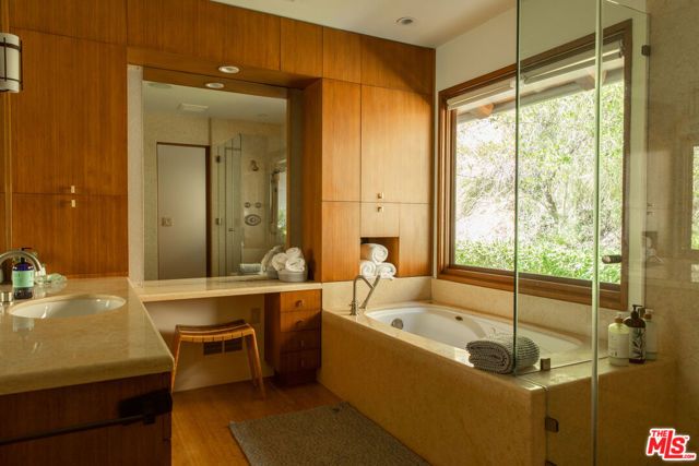 3626 Mandeville Canyon Road, Los Angeles, CA 90049