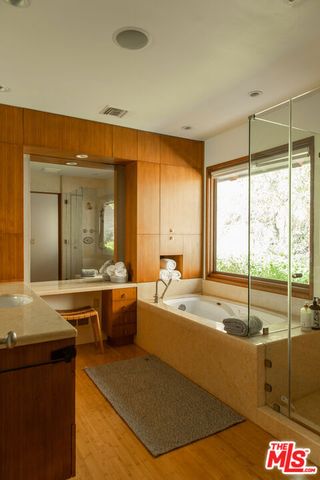 3626 Mandeville Canyon Road, Los Angeles, CA 90049