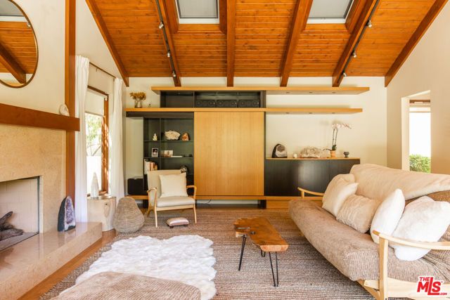 3626 Mandeville Canyon Road, Los Angeles, CA 90049