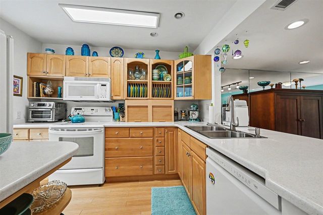 620 Peninsula Court, Ann Arbor, MI 48105