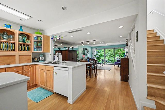 620 Peninsula Court, Ann Arbor, MI 48105