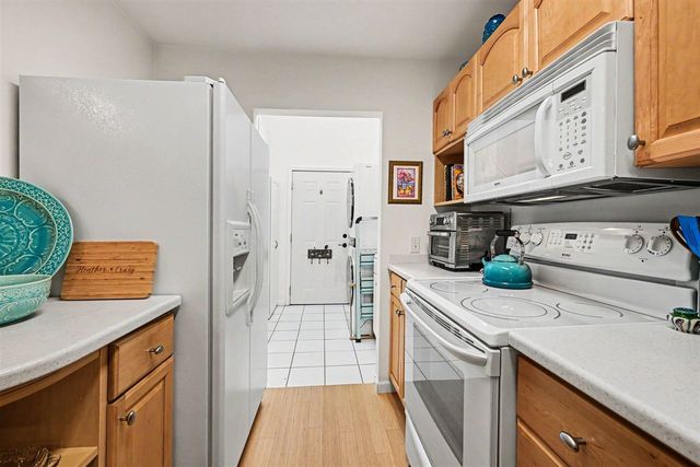 620 Peninsula Court, Ann Arbor, MI 48105