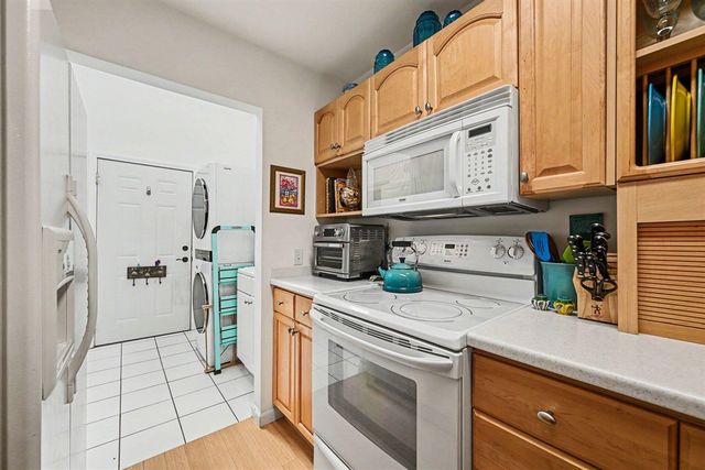 620 Peninsula Court, Ann Arbor, MI 48105