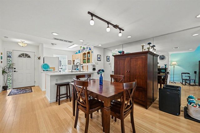 620 Peninsula Court, Ann Arbor, MI 48105