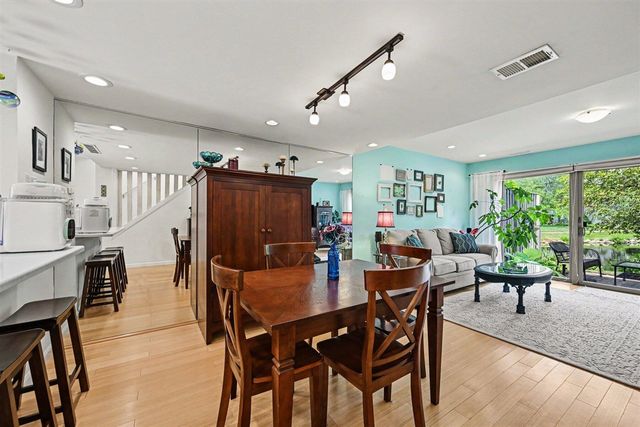 620 Peninsula Court, Ann Arbor, MI 48105