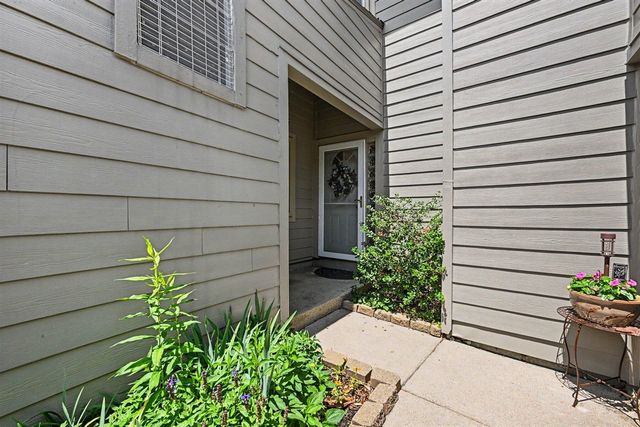 620 Peninsula Court, Ann Arbor, MI 48105