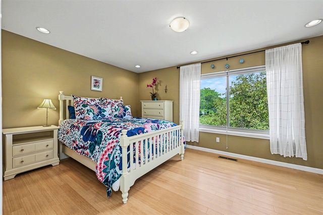 620 Peninsula Court, Ann Arbor, MI 48105