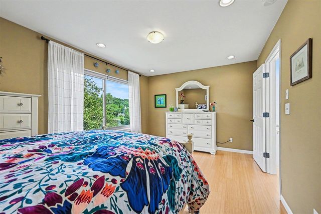 620 Peninsula Court, Ann Arbor, MI 48105