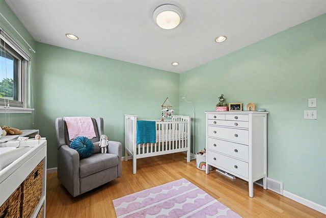 620 Peninsula Court, Ann Arbor, MI 48105